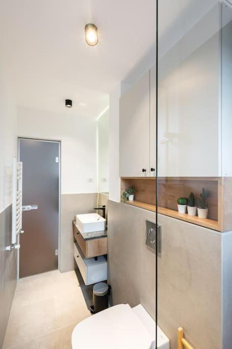 Appartement Stunning Views 2Br Midtown Flat - Charming Balcony à Bucarest Extérieur photo