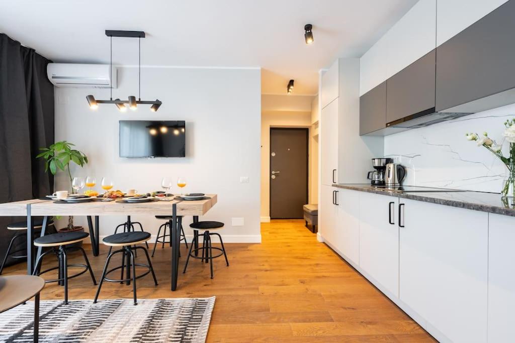 Appartement Stunning Views 2Br Midtown Flat - Charming Balcony à Bucarest Extérieur photo
