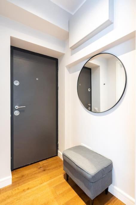 Appartement Stunning Views 2Br Midtown Flat - Charming Balcony à Bucarest Extérieur photo